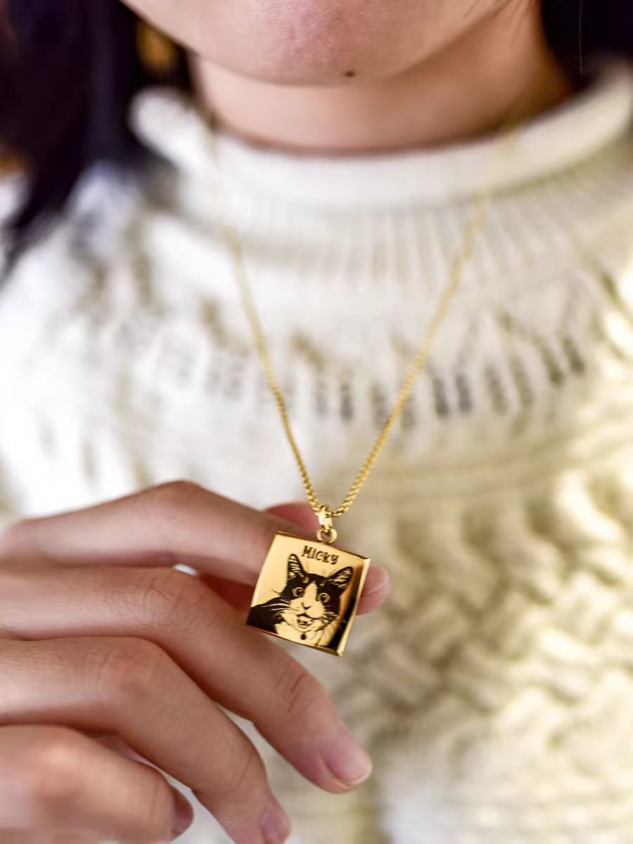 Custom Pet Portrait Necklace - Personalized accessories for Pet Lovers